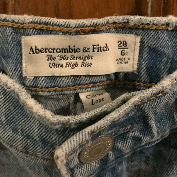 Abercrombie & Fitch The 90’s Straight Ultra High Rise Jean Shorts - Picture 10 of 10